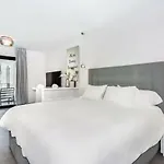 Apartment By Riva - Exclusive, Contemporary In Puerto Banus Gardens *